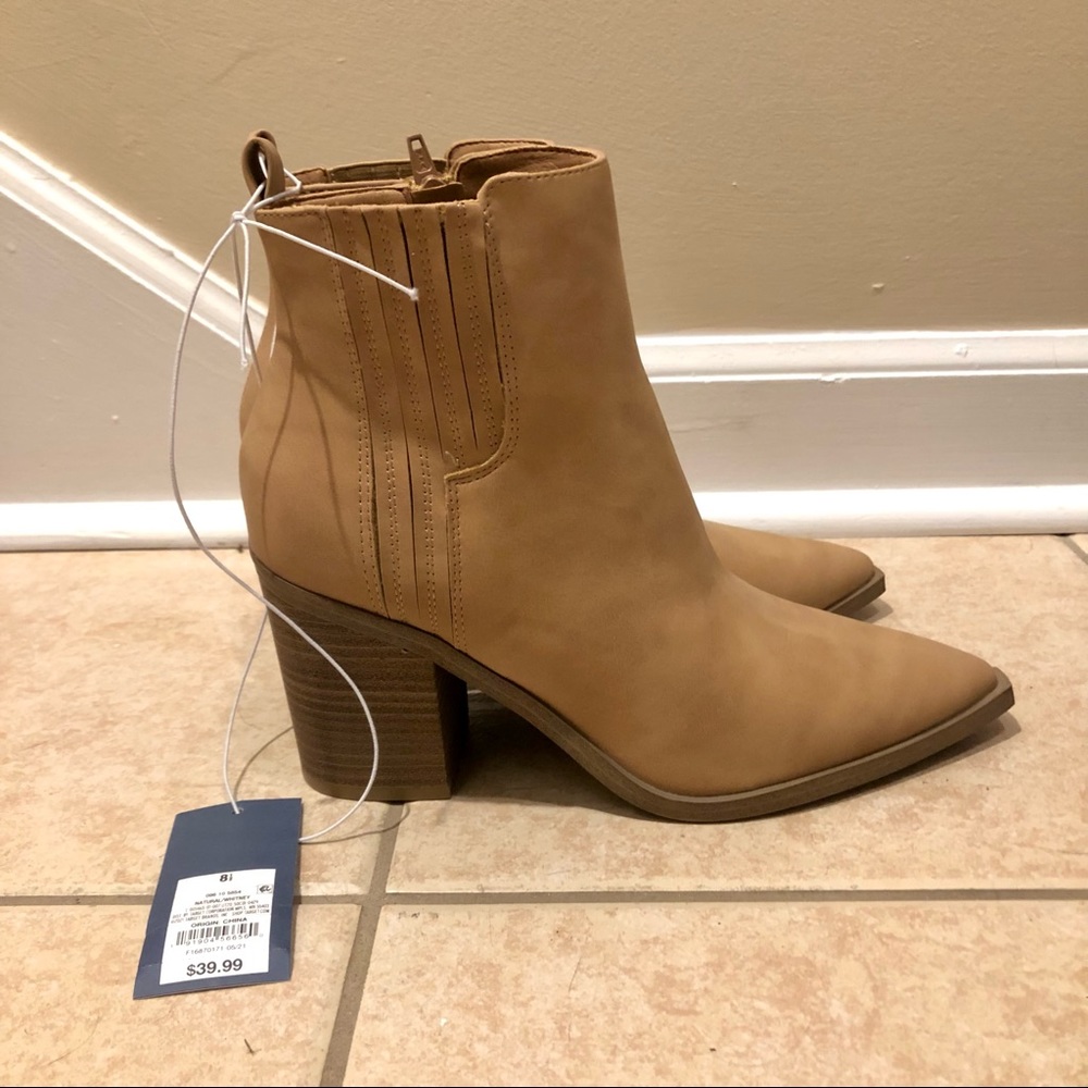 NWT Nude / Taupe universal Thread Booties